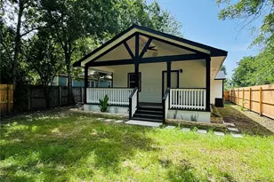 617 Persimmon St, Lockhart, TX 78644 - Photo 16