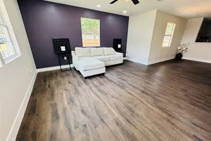 617 Persimmon St, Lockhart, TX 78644 - Photo 2