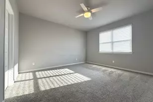 243 Kellys Heroes Wy, Jarrell, TX 76537 - Photo 6