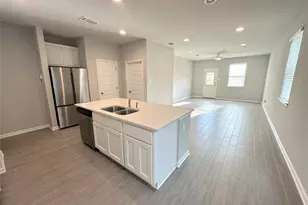 243 Kellys Heroes Wy, Jarrell, TX 76537 - Photo 2