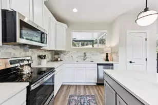 126 Helemano Dr, Bastrop, TX 78602 - Photo 10