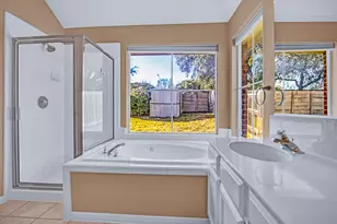 1901 Dapplegrey Ln, Austin, TX 78727 - Photo 14