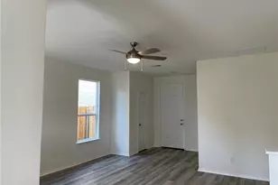 6417 Wagon Spring St, Del Valle, TX 78617 - Photo 18