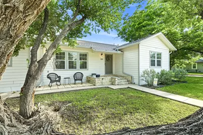 1104 W 7th Street, Taylor, TX 76574 - Photo 2
