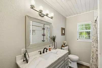 1104 W 7th Street, Taylor, TX 76574 - Photo 12