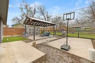 611 Elliott St, Taylor, TX 76574 - Photo 26