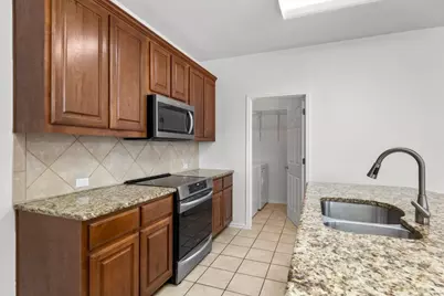 2001 Stephanne Creek Cove, Austin, TX 78744 - Photo 10