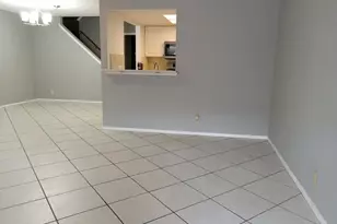 910 E Meadowmere Ln S, Austin, TX 78758 - Photo 2