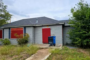 914 Porter St, Taylor, TX 76574 - Photo 2