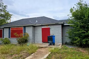 914 Porter St, Taylor, TX 76574 - Photo 2