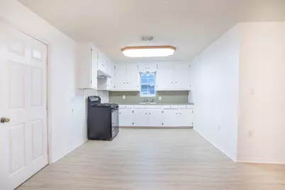 207 Harris Street, Elgin, TX 78621 - Photo 10