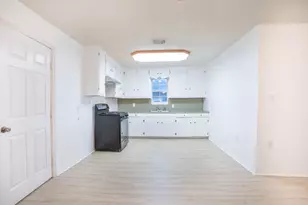 207 Harris St, Elgin, TX 78621 - Photo 10