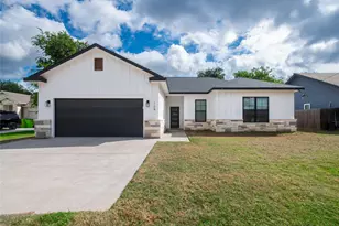 108 W Keomuku Ln, Bastrop, TX 78602 - Photo 1
