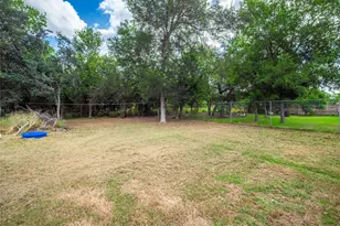 108 W Keomuku Ln, Bastrop, TX 78602 - Photo 26