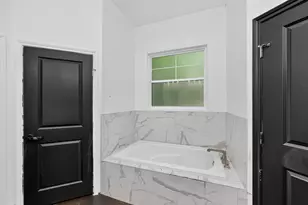 108 W Keomuku Ln, Bastrop, TX 78602 - Photo 14