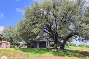 601 E Austin Ave, Llano, TX 78643 - Photo 4
