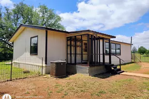 601 E Austin Ave, Llano, TX 78643 - Photo 1