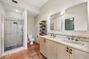 409 E 38th St, Austin, TX 78705 - Photo 16