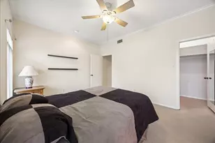 409 E 38th St, Austin, TX 78705 - Photo 14