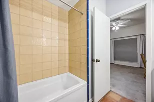 409 E 38th St, Austin, TX 78705 - Photo 24