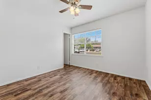 6601 Stonleigh Pl, Austin, TX 78744 - Photo 10