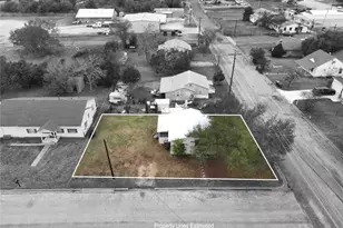 207 S Waco St, Giddings, TX 78942 - Photo 1