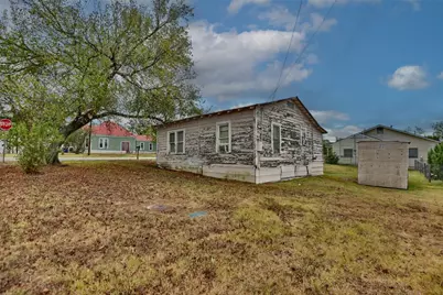 207 S Waco Street, Giddings, TX 78942 - Photo 4