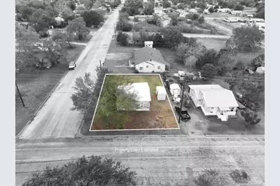 207 S Waco Street, Giddings, TX 78942 - Photo 8