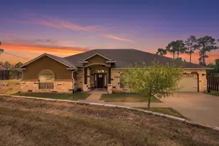 107 E Tanglebriar Ct, Bastrop, TX 78602 - Photo 2