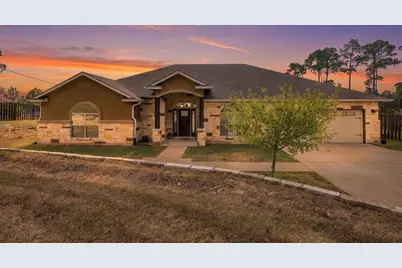 107 E Tanglebriar Court, Bastrop, TX 78602 - Photo 2