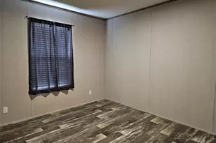 218 Waco St, McDade, TX 78650 - Photo 10