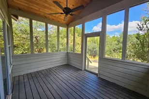 1320 E 3rd St, Georgetown, TX 78626 - Photo 20