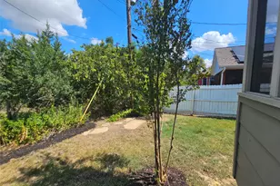1320 E 3rd St, Georgetown, TX 78626 - Photo 26