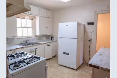 704 E Austin Avenue, Round Rock, TX 78664 - Photo 6