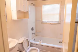 704 E Austin Ave, Round Rock, TX 78664 - Photo 10