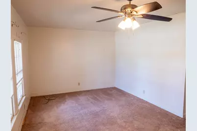 704 E Austin Avenue, Round Rock, TX 78664 - Photo 4