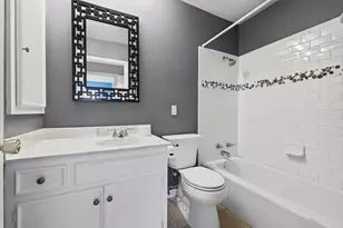 211 E Lisa Dr, Austin, TX 78752 - Photo 12