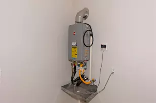 7106 Terrazzo Cottage Ln, Austin, TX 78744 - Photo 10