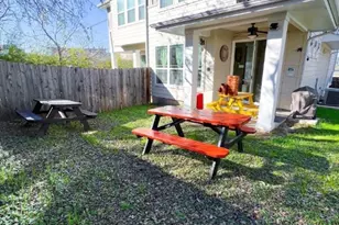 807 E 16th St, Austin, TX 78702 - Photo 24