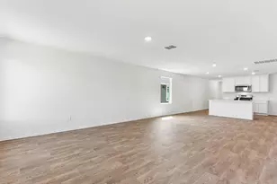 398 Ebbsfleet Dr, Uhland, TX 78640 - Photo 14