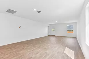 398 Ebbsfleet Dr, Uhland, TX 78640 - Photo 10