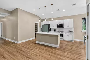 106 Kaapahu Dr, Bastrop, TX 78602 - Photo 10
