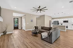 106 Kaapahu Dr, Bastrop, TX 78602 - Photo 8