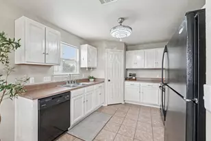 130 Killian Loop, Hutto, TX 78634 - Photo 10