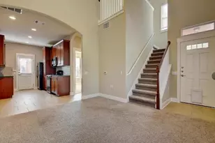 1601 Miriam Ave, Austin, TX 78702 - Photo 4