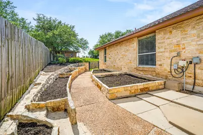 509 Meadow Oaks Drive, Dripping Springs, TX 78620 - Photo 28