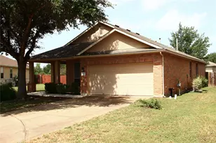 107 Buck Shot Ct, Bastrop, TX 78602 - Photo 2