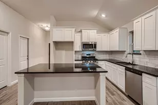 204 Comet Pointe Dr, Georgetown, TX 78628 - Photo 2