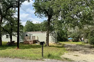 104 Shoshoni Dr, Smithville, TX 78957 - Photo 2