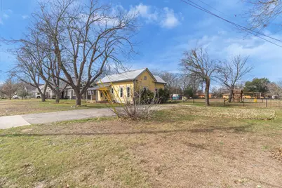 703 Bois D'Arc Street, Lockhart, TX 78644 - Photo 4